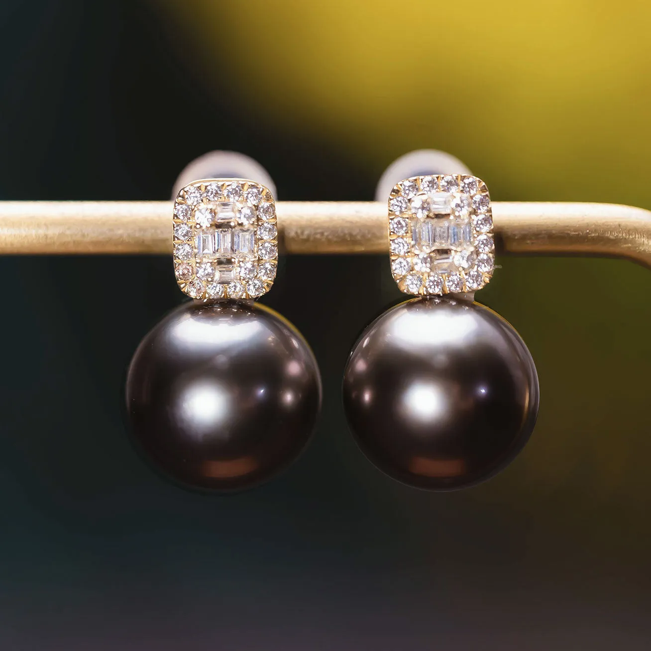 18K Solid Gold Tahitian Pearl Earrings KE00028