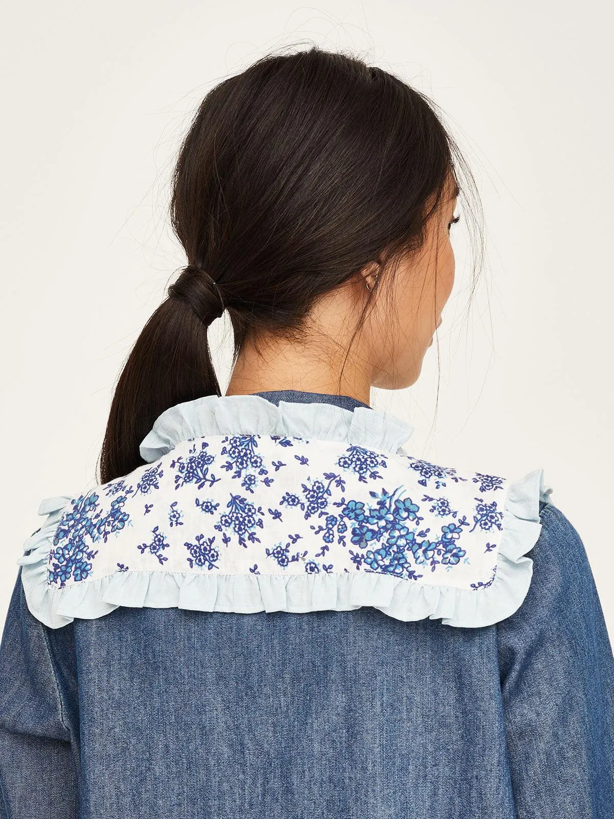 Aliis Rounded Tie Front Collar - Floral Blue