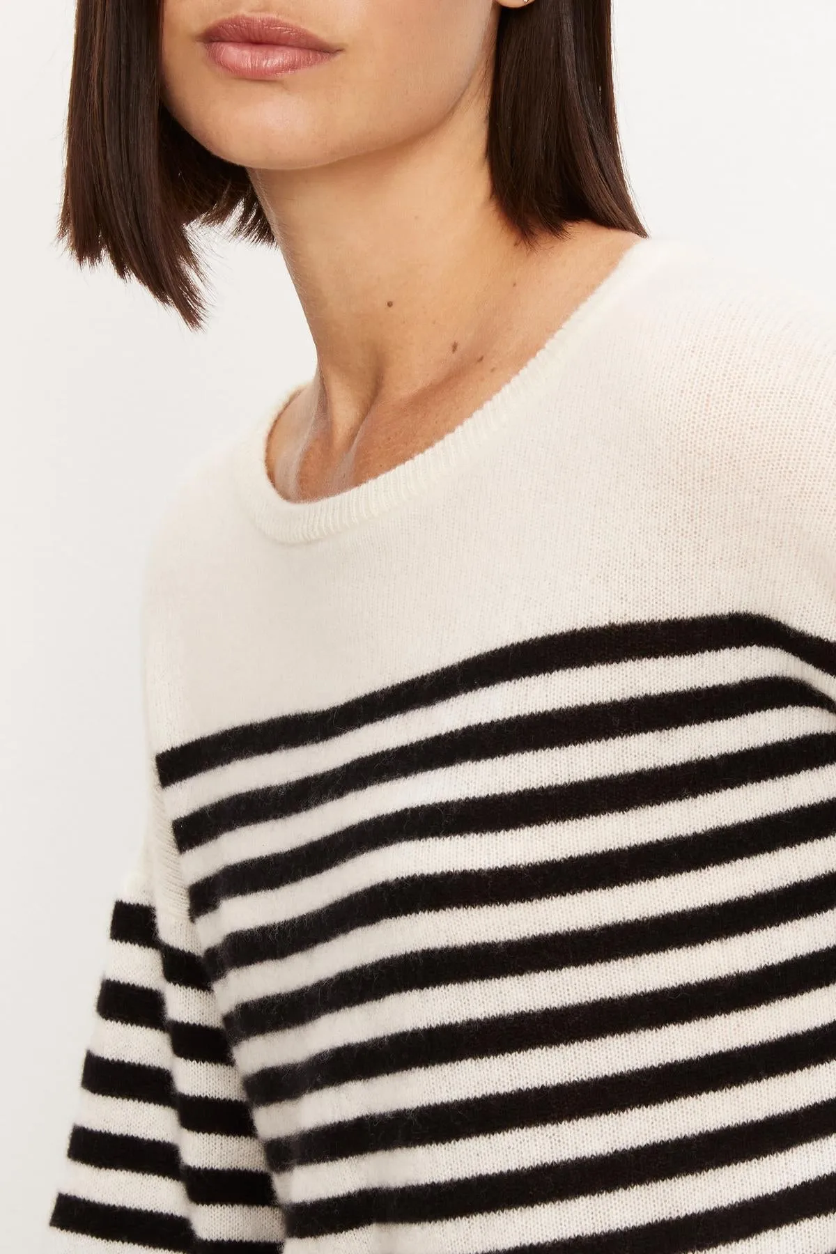 EVA CASHMERE CREW NECK SWEATER