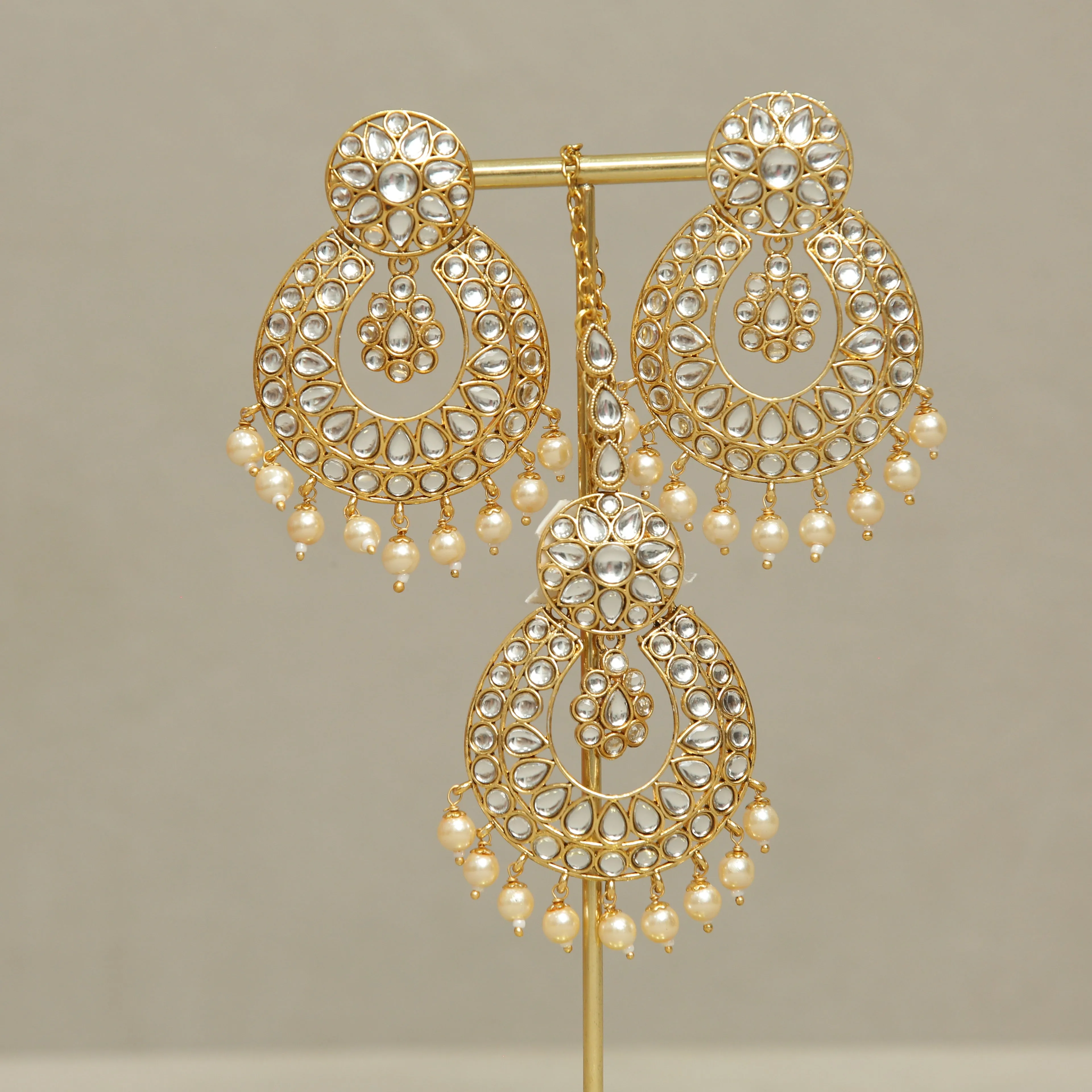 Harshita Kundan Earrings And Tikka