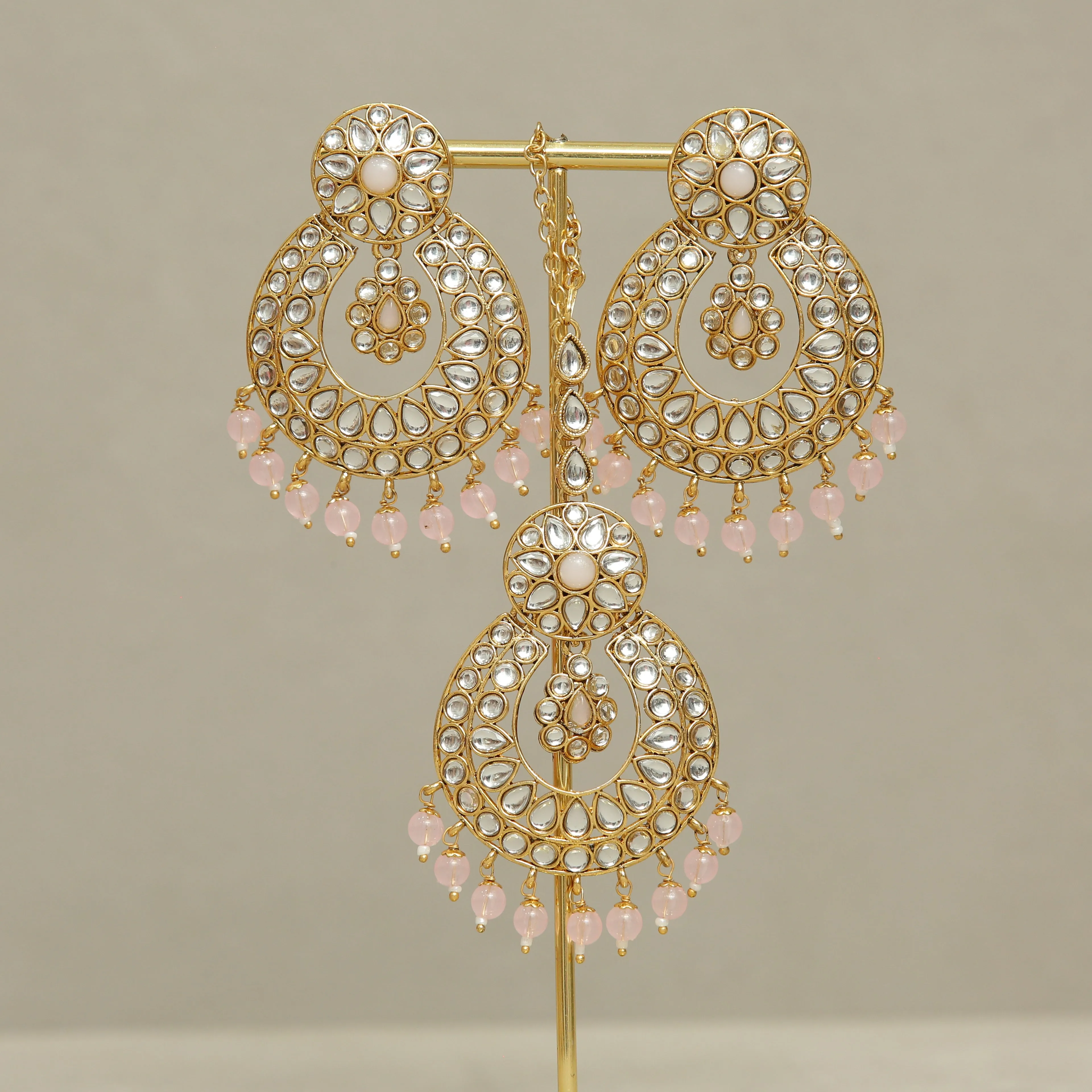 Harshita Kundan Earrings And Tikka