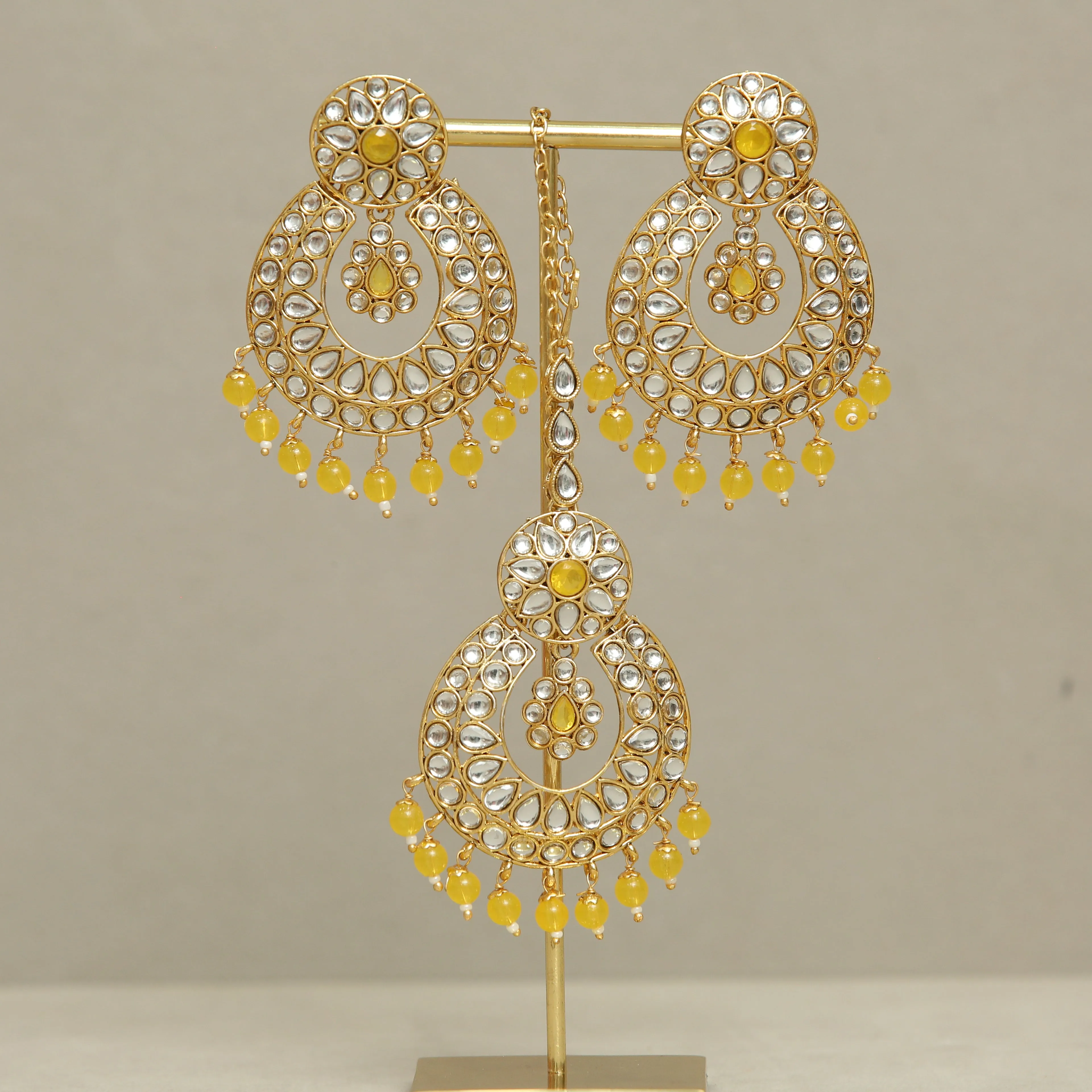 Harshita Kundan Earrings And Tikka