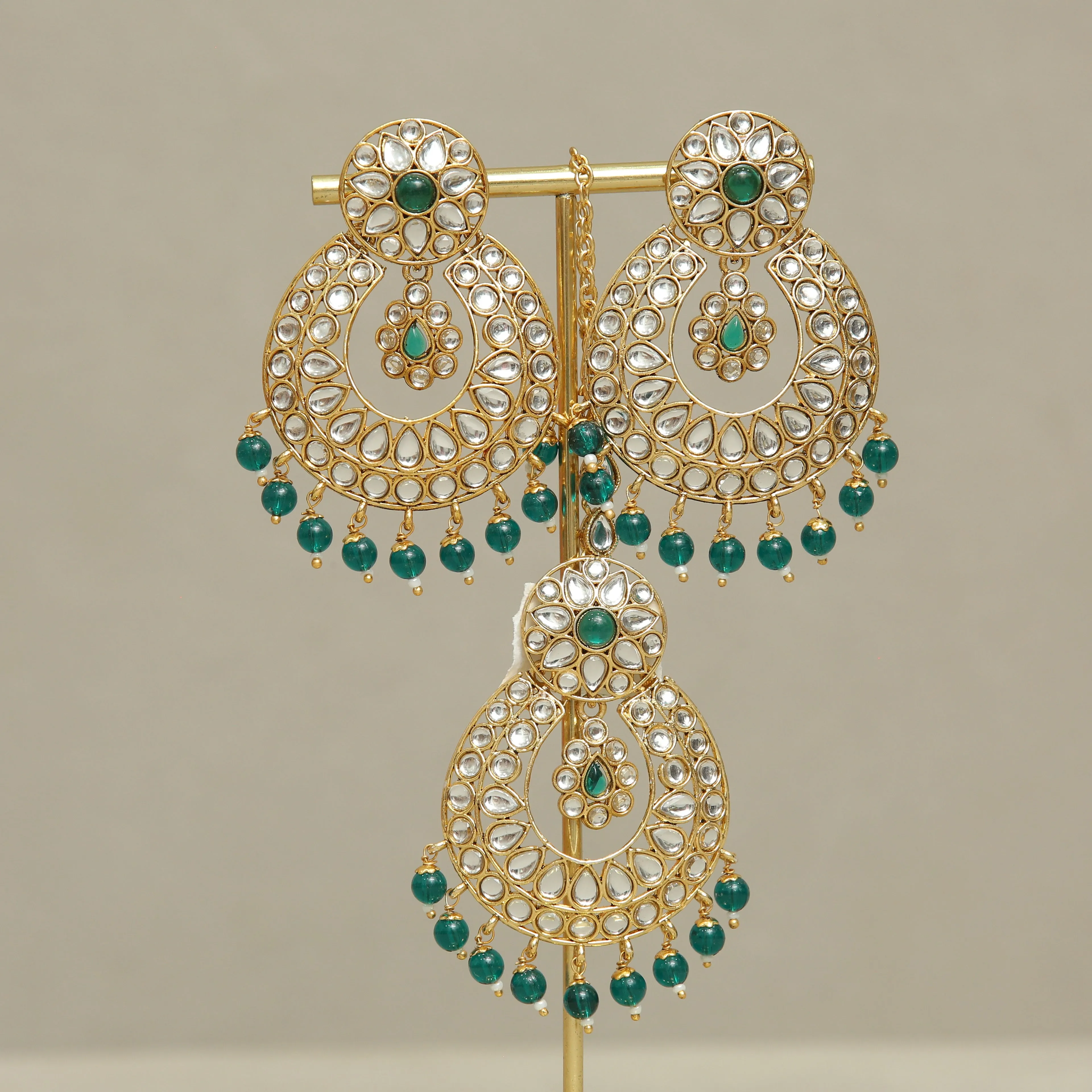 Harshita Kundan Earrings And Tikka