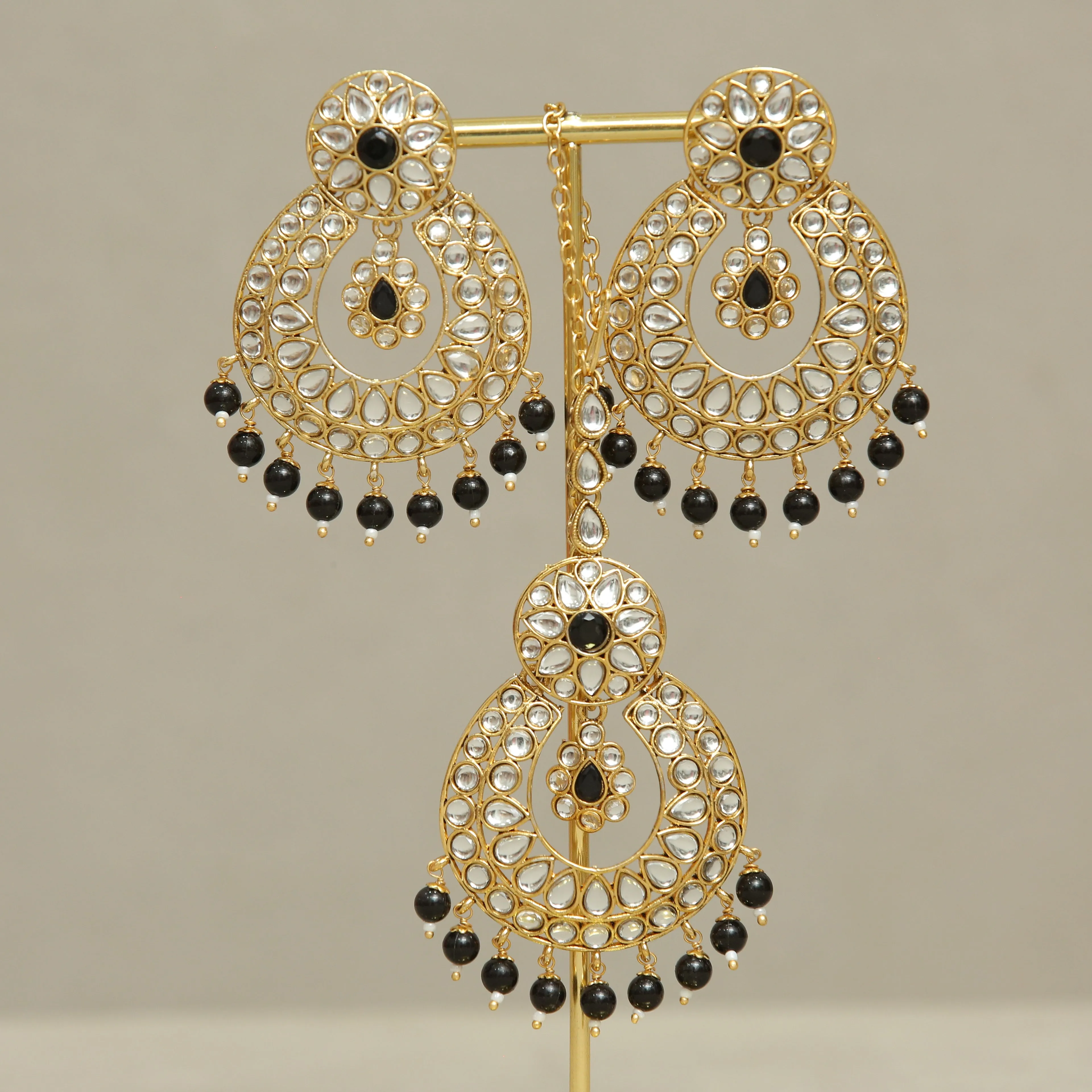 Harshita Kundan Earrings And Tikka