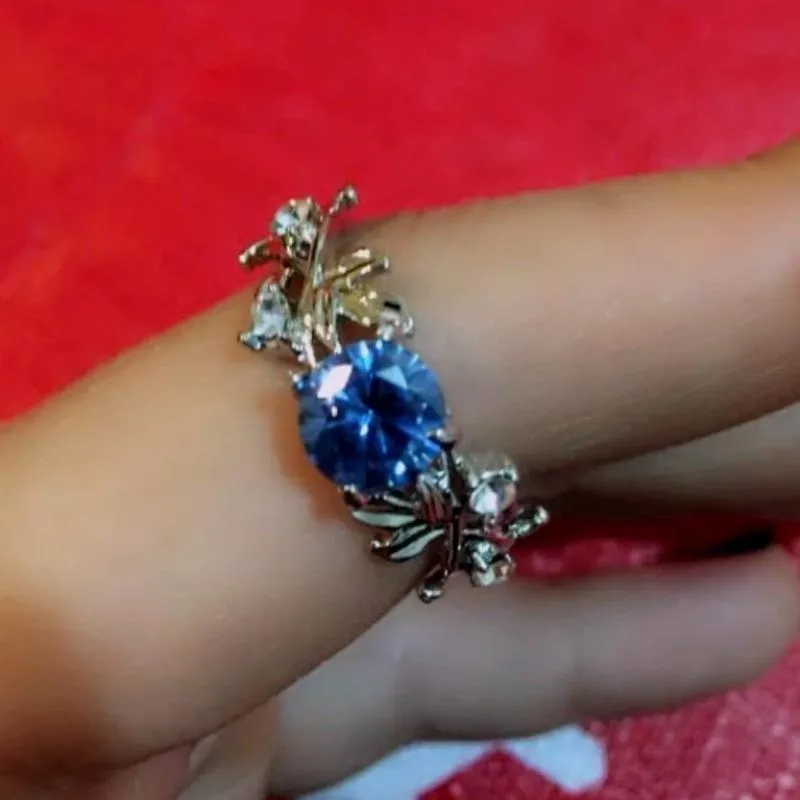 Lucky Vine Blue Gem Ring