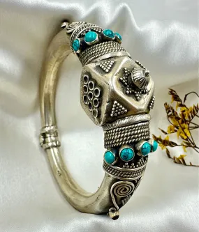 The Turquoise Antique Silver Openable Bracelet (Size 2.6)